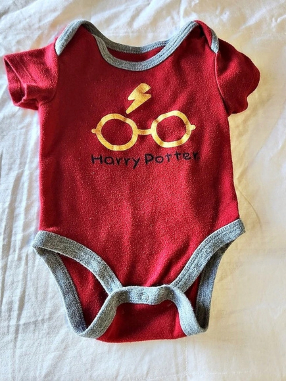 Harry Potter Baby Bodysuit Red & Gray Size 6-9M Like New